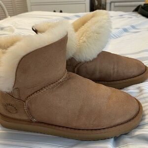 Tan Shearling-Lined Fireside by Dearfoams Boots Women’s 6